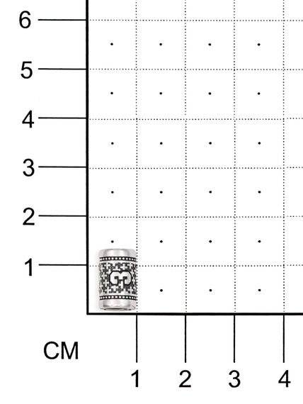 Фото шарм цифра 3 из серебра на размерной сетке