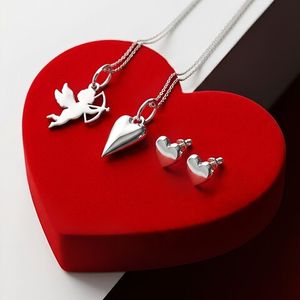 Ювелирные подарки на день святого Валентина