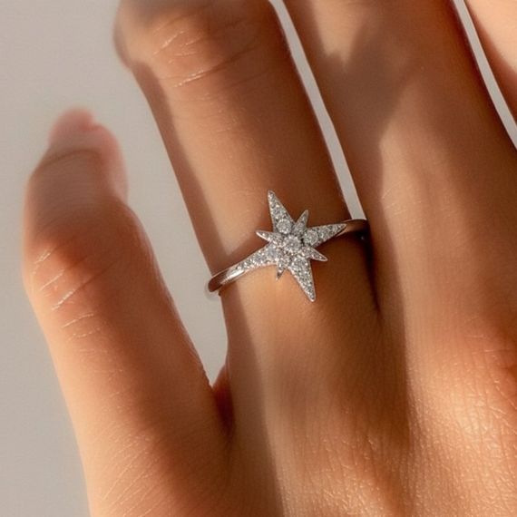 Кольцо Вифлеемская звезда из серебра 925 пробы с фианитами, живое фото 1