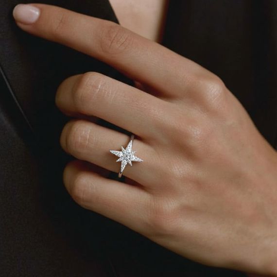 Кольцо Вифлеемская звезда из серебра 925 пробы с фианитами, живое фото 1