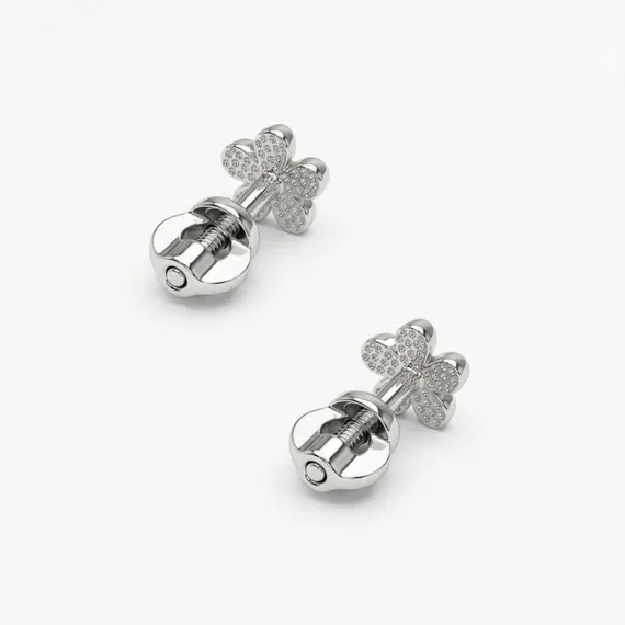 Серьги-пусеты Цветок mini из серебра 925 пробы, вид сзади на белом фоне