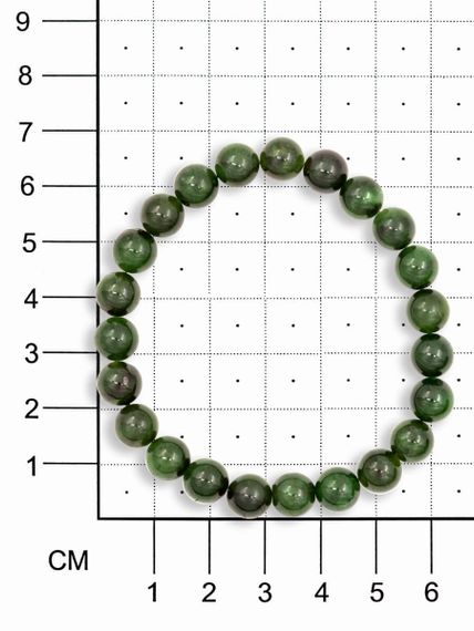 Браслет из камней нефрита фотография, на размерной сетке