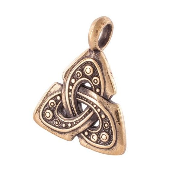 Бронзовый кулон Триглав, вид с правого ракурса.