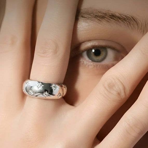 Кольцо Звезды из серебра 925 пробы с фианитами, живое фото 1