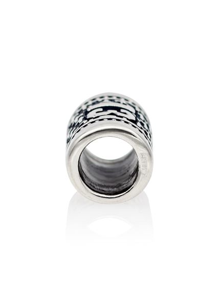 Фото шарм цифра число 13 из серебра на белом фоне отверстие