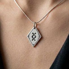 Подвеска Руна Ингуз - кулон из серебра 925