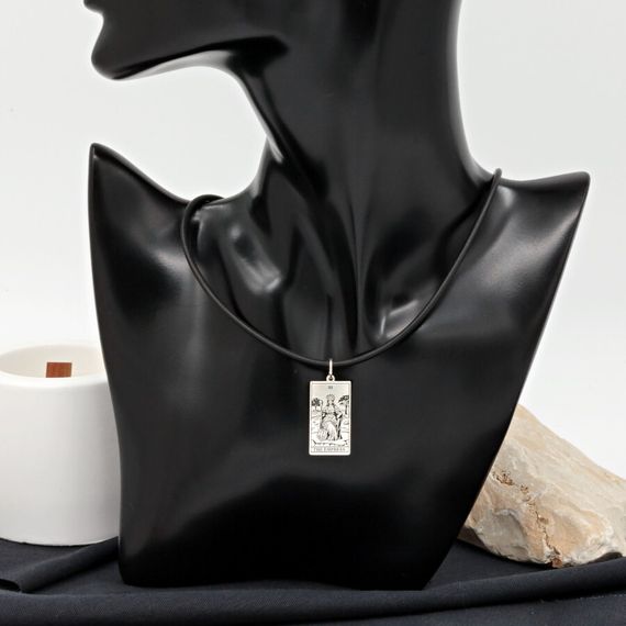 Подвеска Таро - карта Императрица, кулон из серебра 925 пробы на постаменте