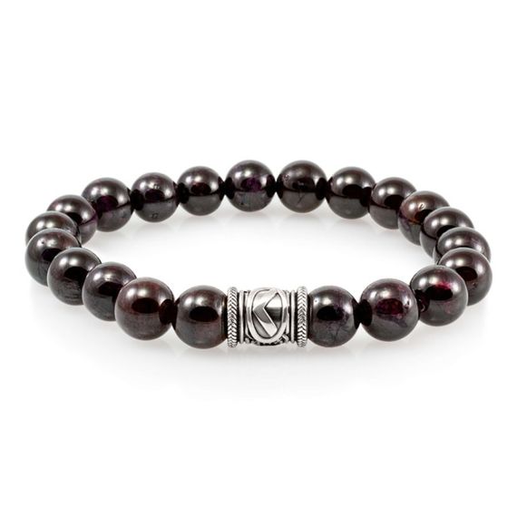 Браслет из граната с руной Кеназ из серебра - Харизма и сексуальность, вид спереди