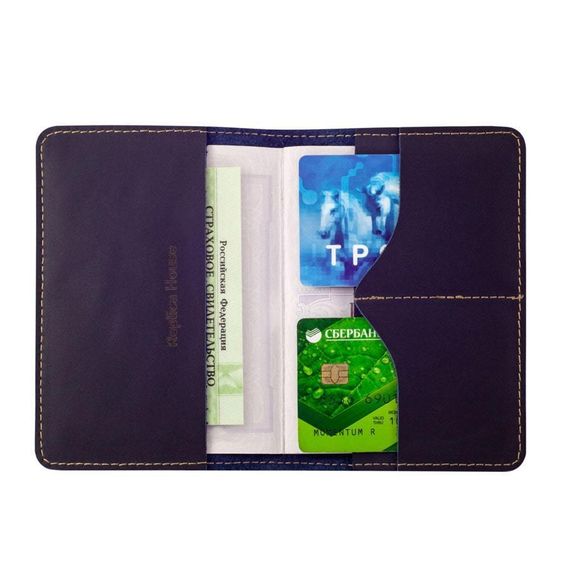 Изображение внутреннего наполнения обложки для паспорта из гладкой кожи синего цвета с гравировкой всевидящее око.