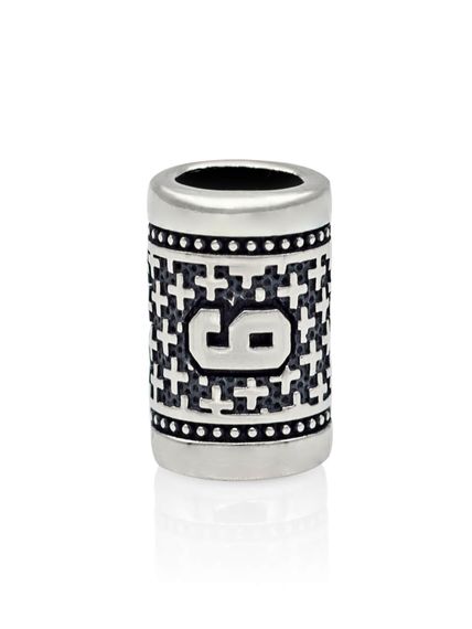 Фото шарм цифра 6 из серебра на белом фоне анфас