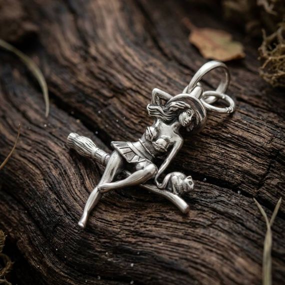 Подвеска Ведьма на метле из серебра, живое фото 2