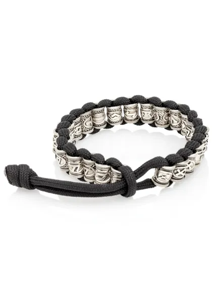 Браслет Набор рун 24 шт. мельхиор на черном паракорде, вид сзади