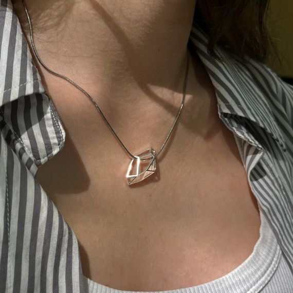 Подвеска Грани - кулон из серебра, живое фото