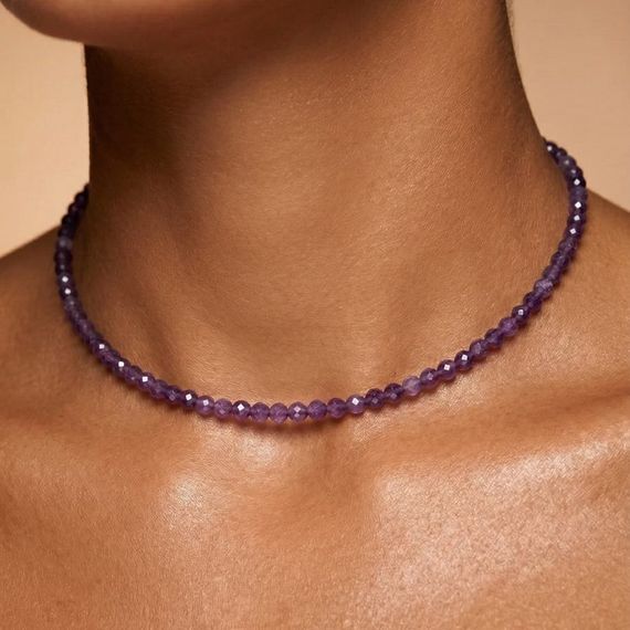 Чокер из камней аметиста ограненного 4 мм, живое фото 2