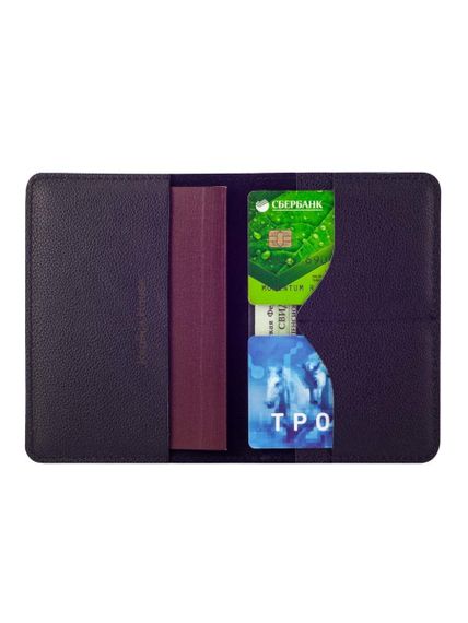 Картинка обложки из черной зернистой кожи в раскрытом виде с вставленным паспортом и документами.