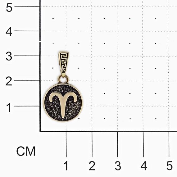 Фото на размерной сетке подвески Овен из бронзы.