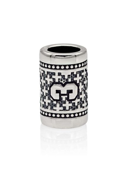 Фото шарм цифра 3 из серебра на белом фоне анфас