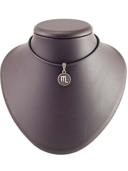 Фото подвески Скорпион из бронзы на постаменте.