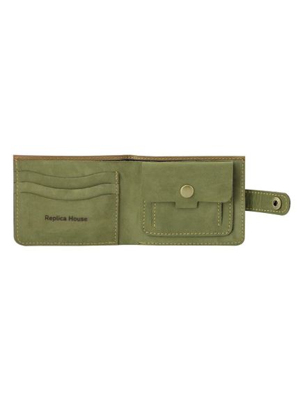 Фото портмоне Классическое зеленая кожа, вид внутри без наполнения.