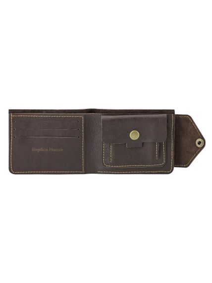 Фото компактного портмоне Классическое из темно-коричневой кожи, в развернутом виде.