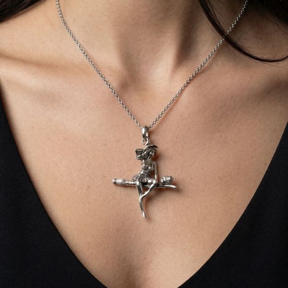 Подвеска Ведьма на метле из серебра, живое фото 1