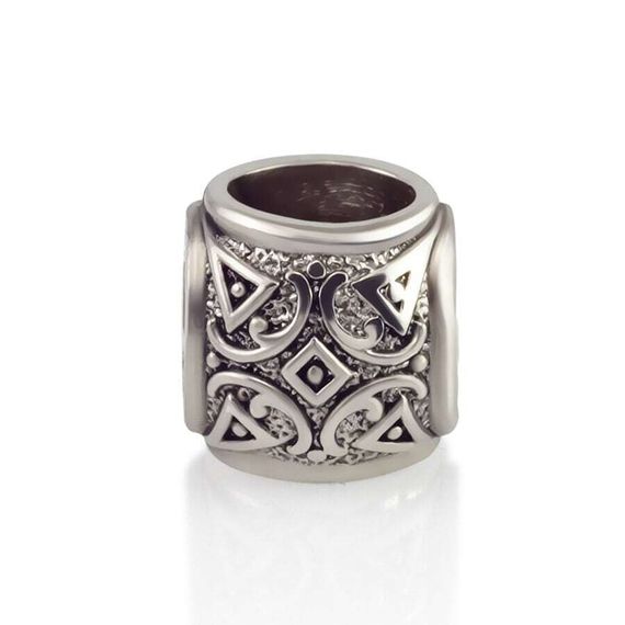 Шарм «Велес» из серебра, вид боковой грани