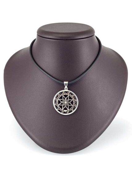 Купите кулон Алатырь символ славян из серебра 925 пробы фото на постаменте.