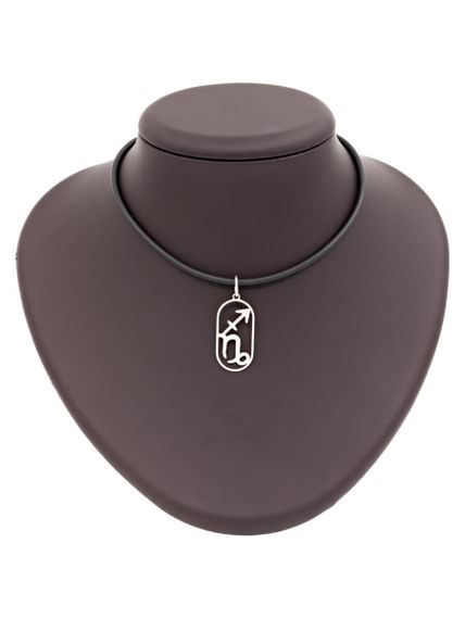 Подвеска Куспид Стрелец-Козерог из серебра на постаменте