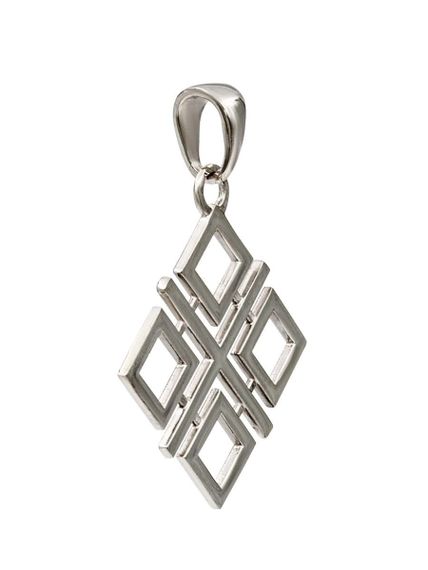 Фото Макошь оберег подвеска из серебра, вид в полуоборот.