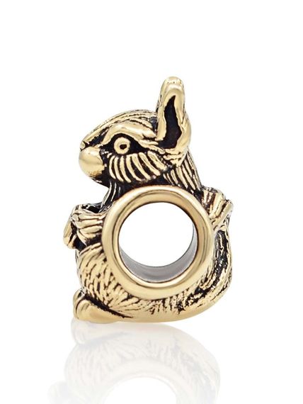 Изображение шарма Белка из бронзового сплава, вид слева.