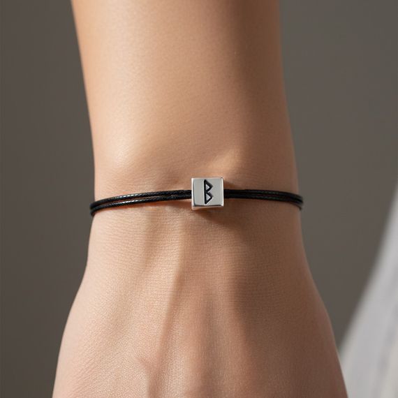 Шарм куб с руной Беркана - подвеска из серебра 925 пробы, живое фото 1