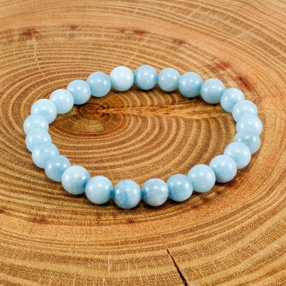 Браслет из бусин аквамарина.