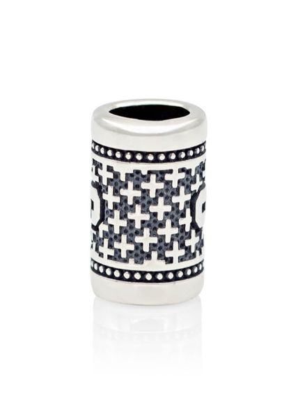 Фото шарм цифра 9 из серебра на белом фоне сбоку