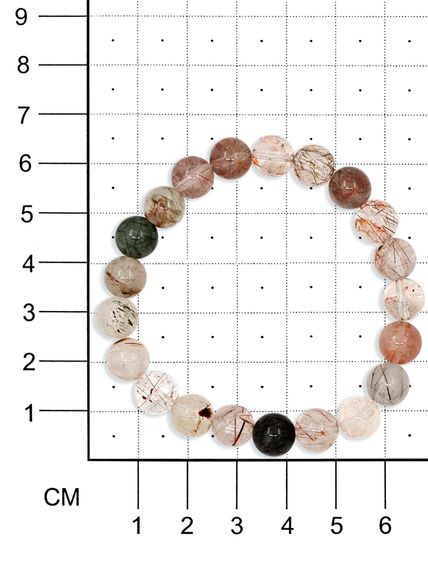 Фото браслета из кварца рутилового волосатика на белом фоне на размерной сетке