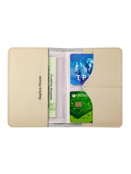 Предметное фото аксессуара Лиса из кожи молочного цвета, вид с установленными в обложку документами.