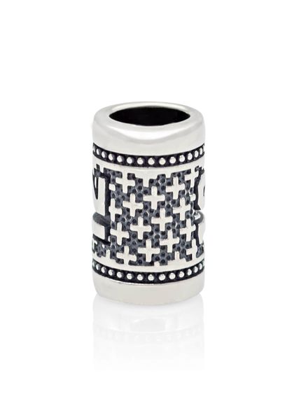 Фото шарм цифра число 12 из серебра на белом фоне сбоку