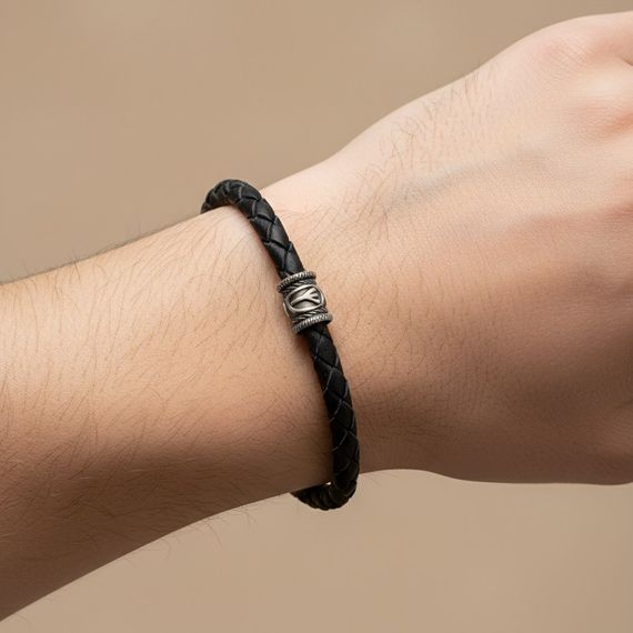 Браслет гайтан из натуральной кожи с руной Альгиз мельхиор, живое фото 1