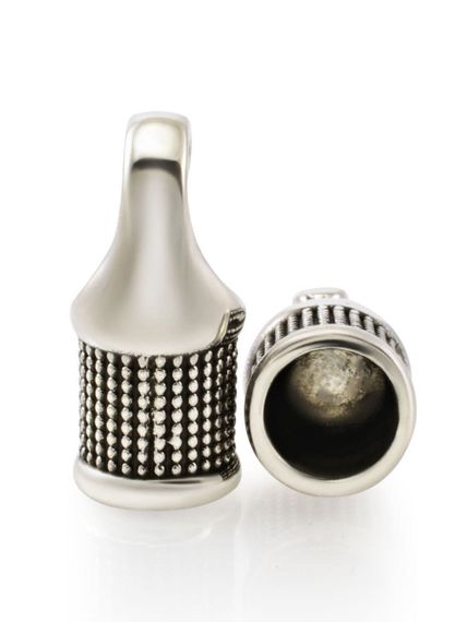 Фото замка для гайтана Captain Hook из серебро, вид на отверстие.