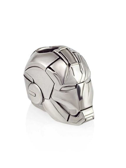 Фото бусины Silver Centurion из серебра на белом фоне, вид в полуобороте справа.