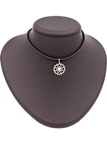 Фото подвески Алатырь в солнце из серебра, вид на постаменте.