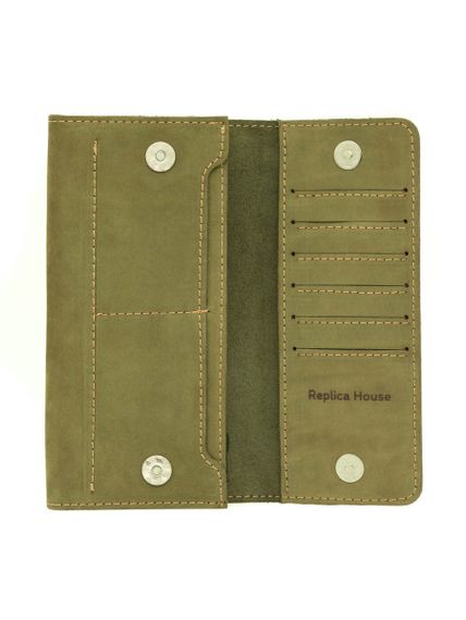 Фото функционального кошелька Классический из зеленого нубука, развернутый вид без наполнения.