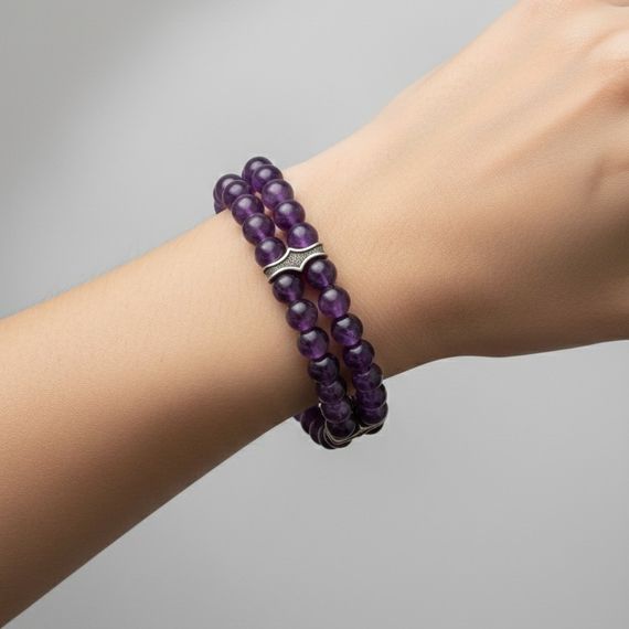 Браслет двойной из натуральных камней аметиста 6 мм с шармами из мельхиора, живое фото 1