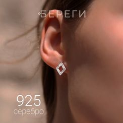Серьги-пусеты Ромб из серебра 925 пробы с фианитами