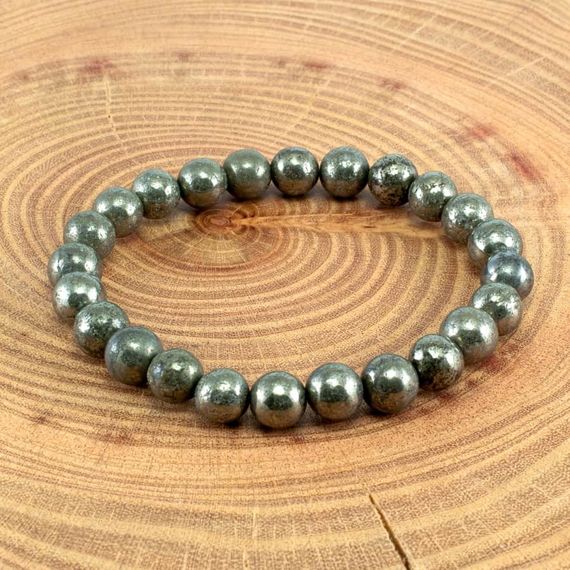Браслет из бусин пирита.