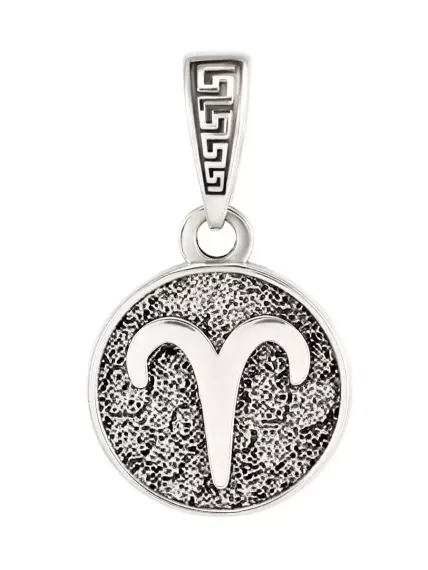 Фото кулона Овен знак зодиака из серебра, вид анфас.