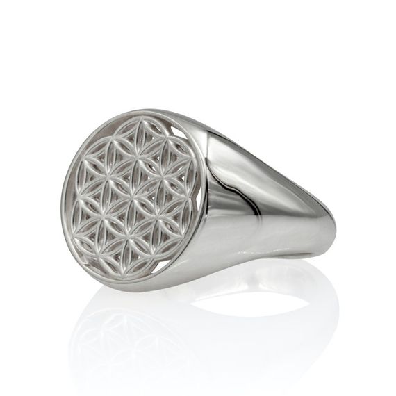 Кольцо Цветок жизни из серебра, вид полубоком 2