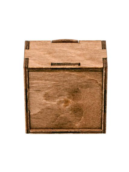 Фото подарочной коробки из фанеры 56х56х33, вид на на нижнюю крышку.