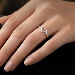 Кольцо с сердечком из серебра 925