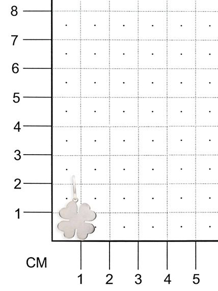 Фото подвески Клевер средний из серебра, на размерной сетке.