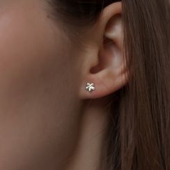 Серьги-пусеты Цветок mini из серебра 925 пробы